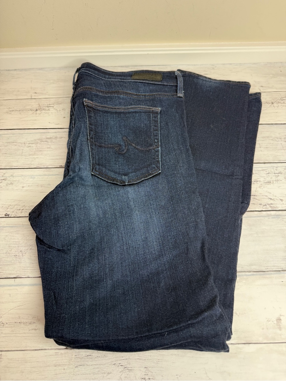 The Prima AG mid rise cigarette dark blue jean